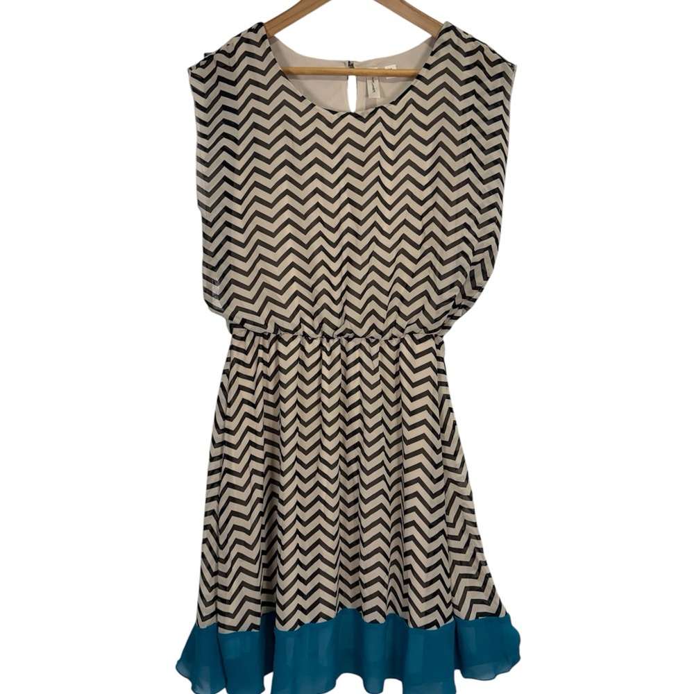 Tacera Chevron Print Dress Size Medium Scoop Neck Cream/black/teal